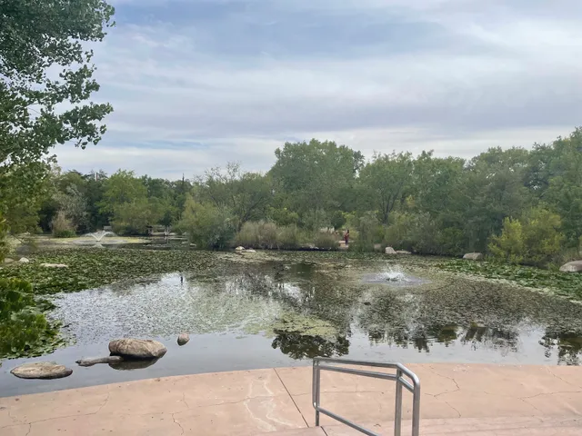 Aquarium & Botanic Garden Station