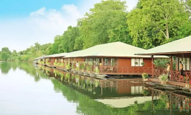 เดือนฉายรีสอร์ท