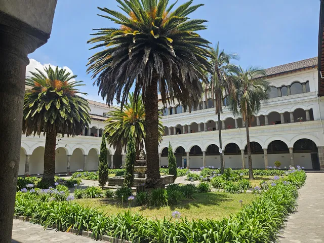 Iglesia de San Agustín y Museo Miguel de Santiago