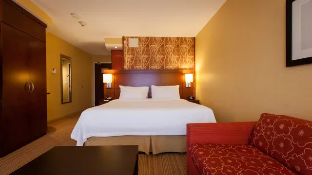 Courtyard by Marriott Kingston Highway 401/Division Street