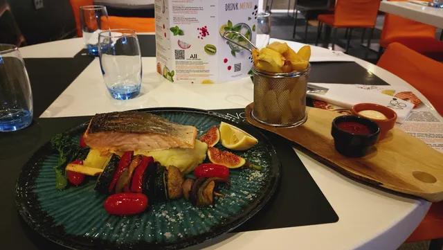 NOVO SQUARE LOUNGE BAR