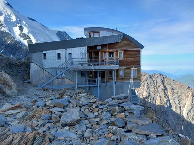 Tête Rousse Hut