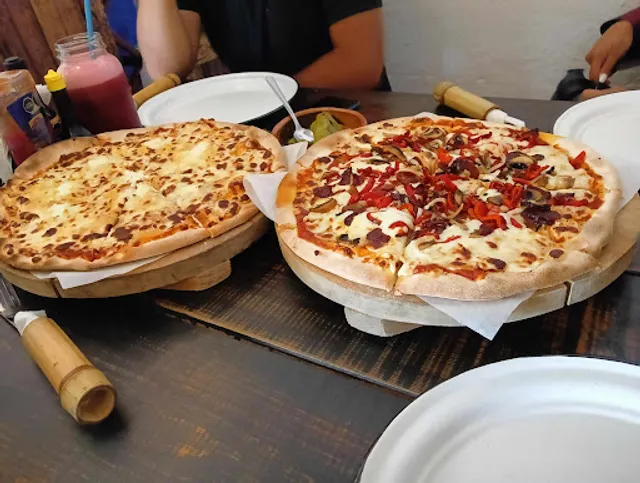 El Faro Pizza.Kamikaze