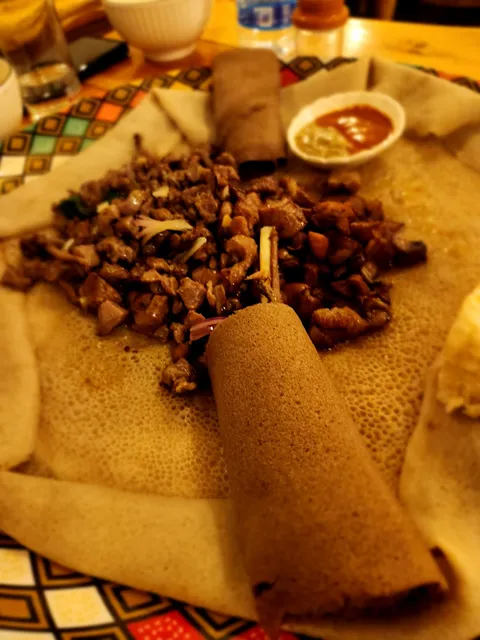 አንዋር ባህላዊ ክትፎና የሀገር ቤት ጥብስ(Anwar Traditional Kitfo & Tibs)