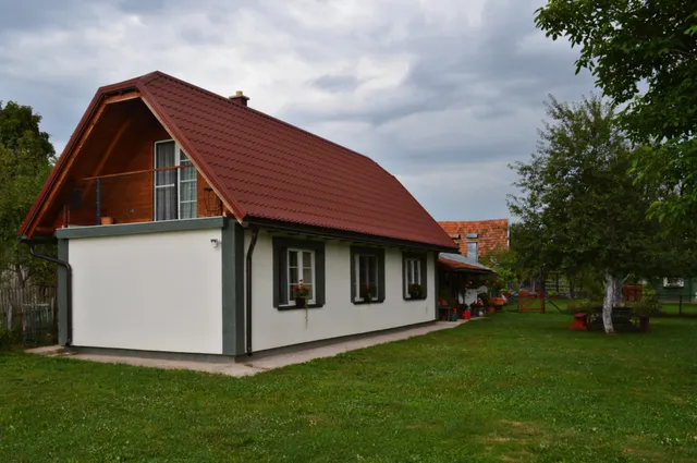 Village House Flowerside