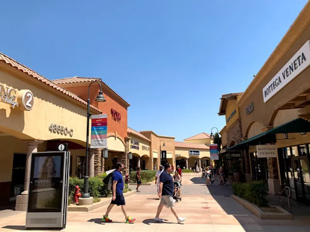 Desert Hills Premium Outlets
