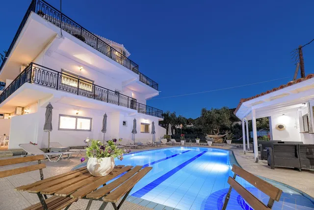 Denise Studios & Apartments