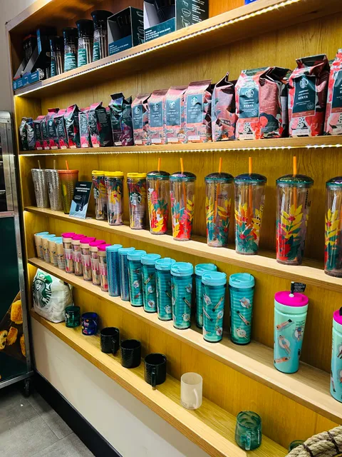 Starbucks Av. Las Américas DT