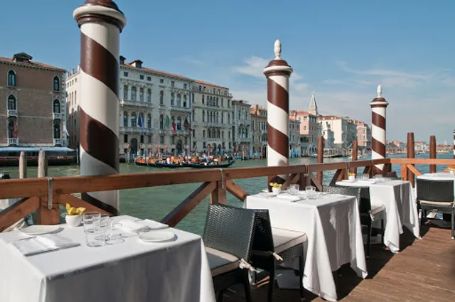 Antinoo's Lounge & Restaurant