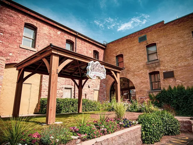 Anniversary Inn 5th South