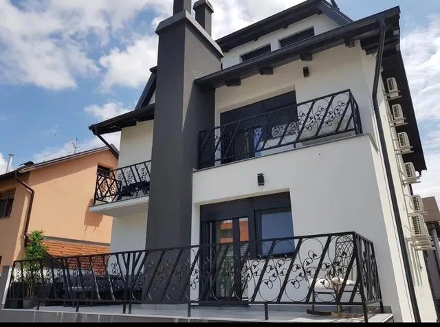 Royal Palace Apartments ****