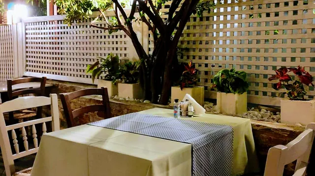 Ταβέρνα "Οινοφροντιστήριον ΕΞΑΡΧΟΣ ΤΣΑΡΔΑΚΑΣ" Ελληνική κουζίνα, Ψητά στη σούβλα.