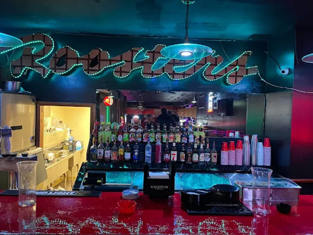 Roosters On The Avenue