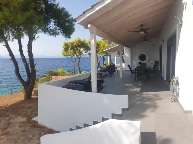 SECRET PARADISE-MODERN HOUSE-SMALL PRIVATE BEACH