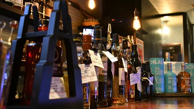 MUSIC & BAR (TOKYO) BLOWIN'