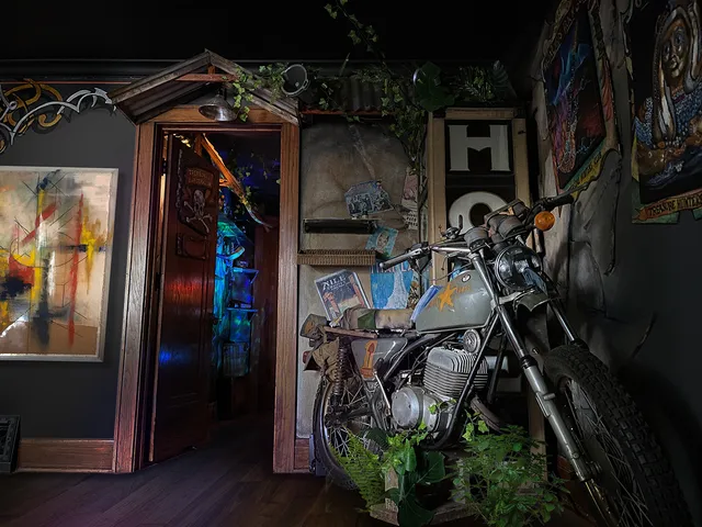 Trove Arts Art Parlour