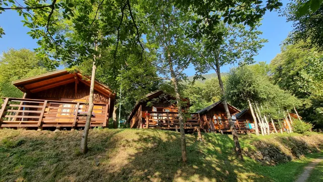 Bedura Park, camping temático de la naturaleza y bungalows