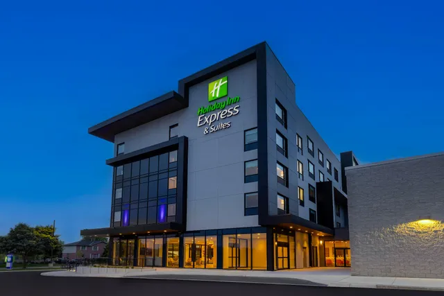 Holiday Inn Express & Suites St. Thomas by IHG