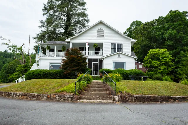 The Pines Country Inn