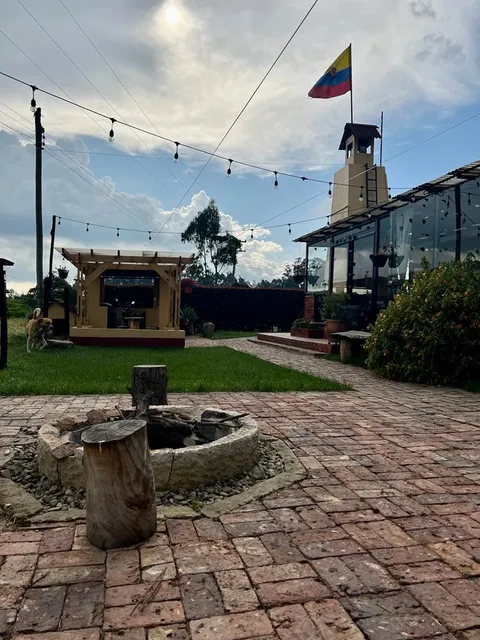 "Mi casa amarilla" casa campestre en Subachoque