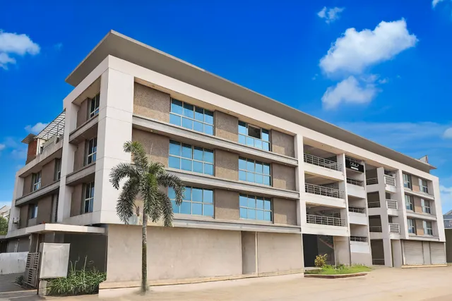 Collection O Odhav formerly King Palace