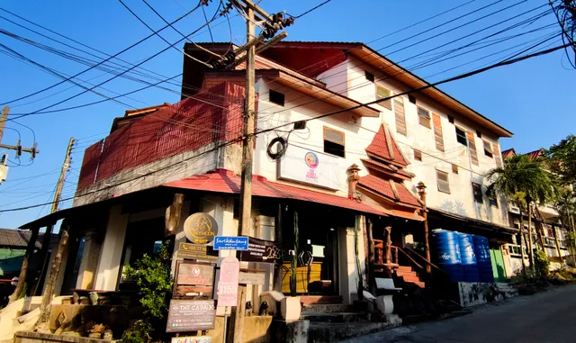 THE FUNKY MONKEY HOSTEL - 18 to 40 years old only