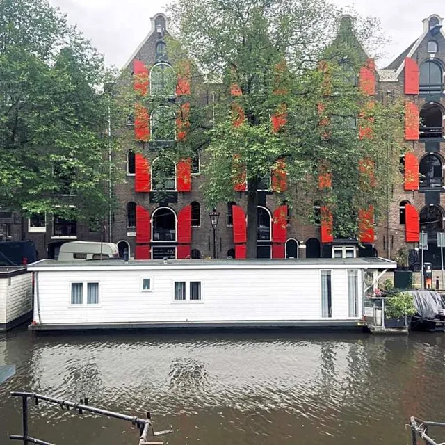 Bonnie Houseboat B&B