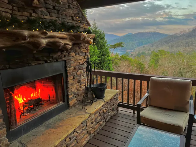 Light's Mountain Lake Overlook Cabin