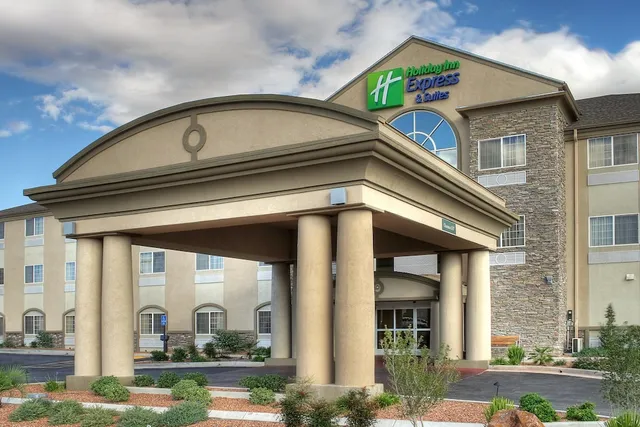 Holiday Inn Express & Suites Carlsbad