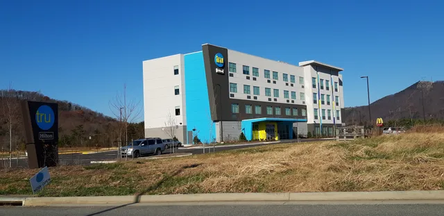 Tru by Hilton Roanoke Hollins