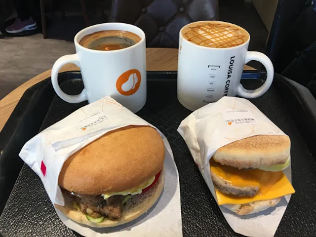 Louisa Coffee 路易莎咖啡(高雄重愛門市)