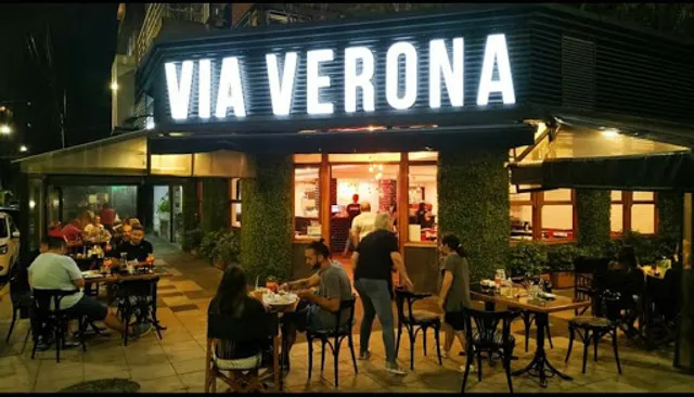 Via Verona Caffé y pizza napoletana