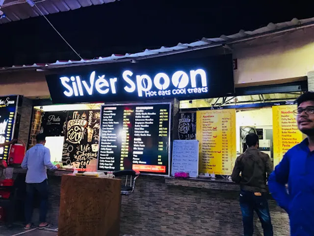 The Silver Spoon : Hot Eats Cool Treats