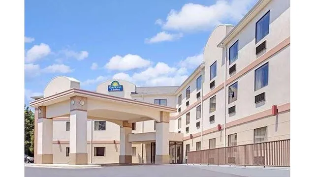 Days Inn & Suites by Wyndham Laurel Near Fort Meade