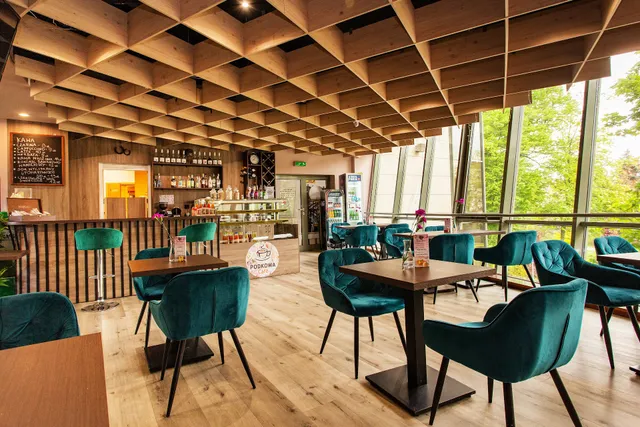 Salon Kawy i Ekspresów oraz Podkowa Café