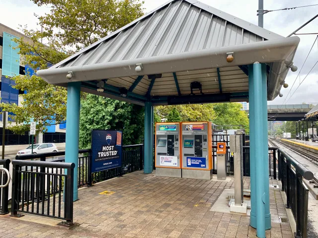 Lincoln Harbor Station
