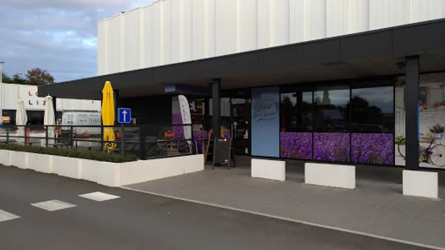 Salut Les Copains Tearoom