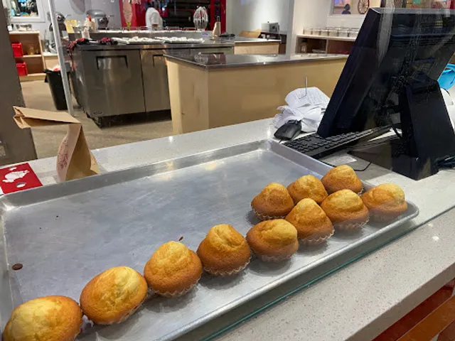 Uncle Tetsu's Japanese Cheesecake, Square One Shopping Centre