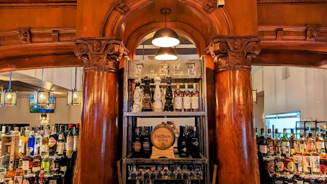 Fable: Craft Bar, Wine Saloon, Food Joint