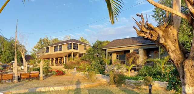 Gipir & Labongo Safari Lodge