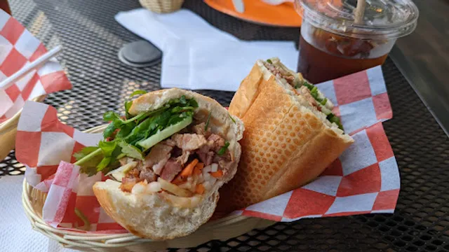 Le’s Banh Mi