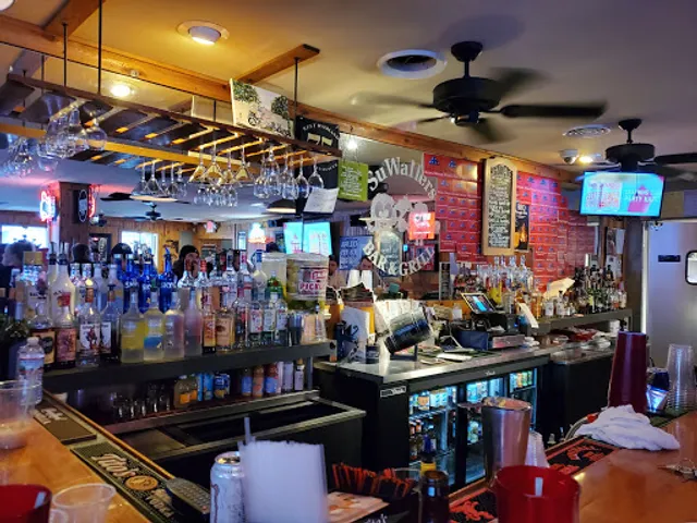 Suwallers Bar & Grill