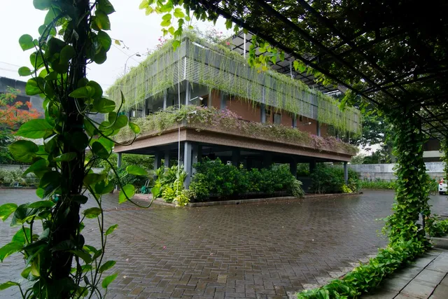 RedDoorz near Pakuwon Trade Center