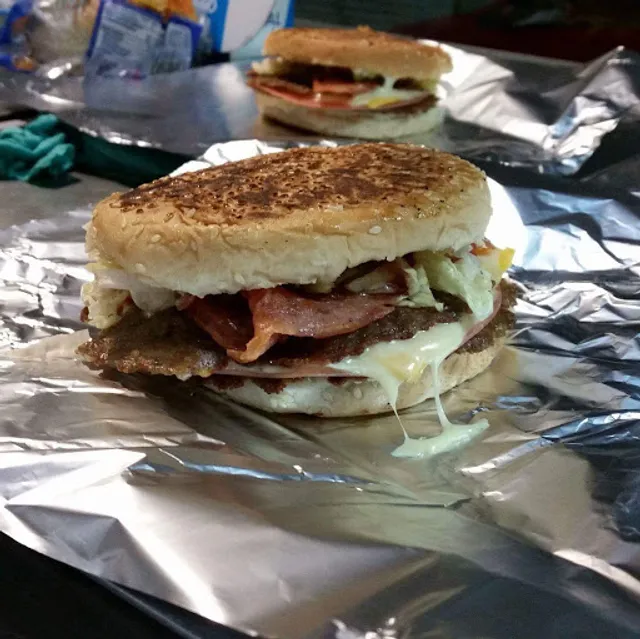 Guteli Hot Dogs Y Hamburguesas