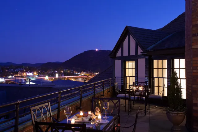 The Hotel Roanoke & Conference Center, Curio Collection by Hilton