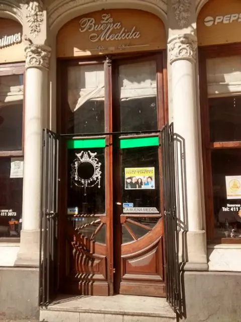 La Buena Medida Bar