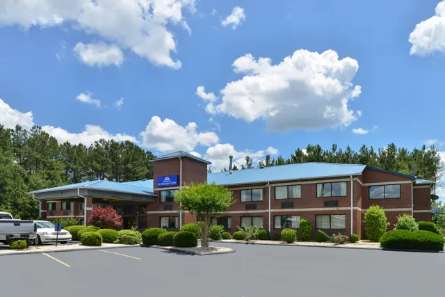 Econo Lodge Inn & Suites Warsaw