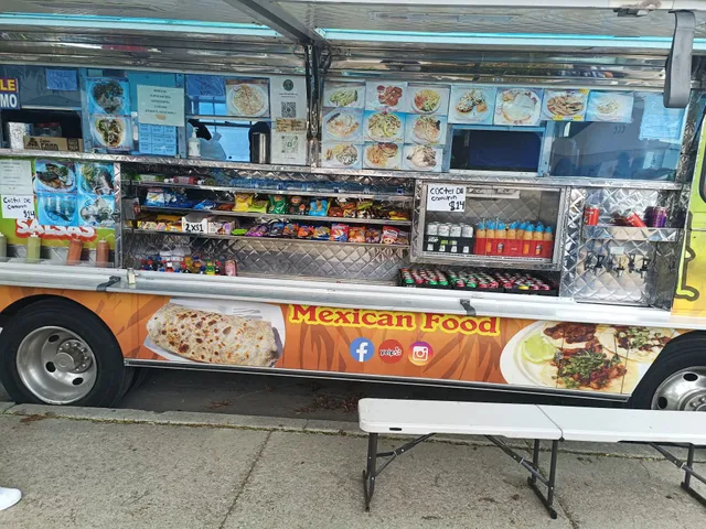 Tacos los Chapulines (food truck)