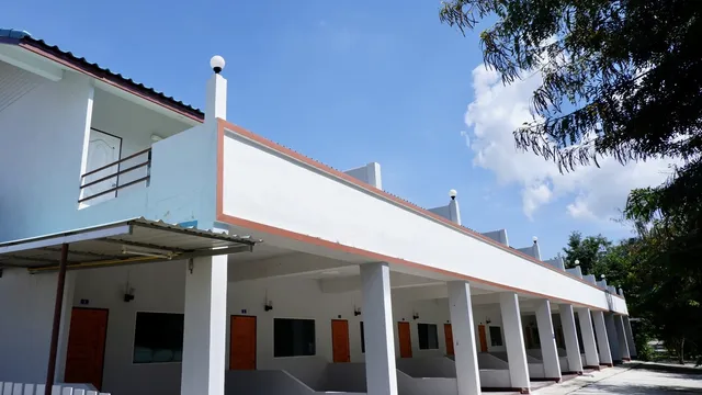 Commonwealth Hotel & Resort