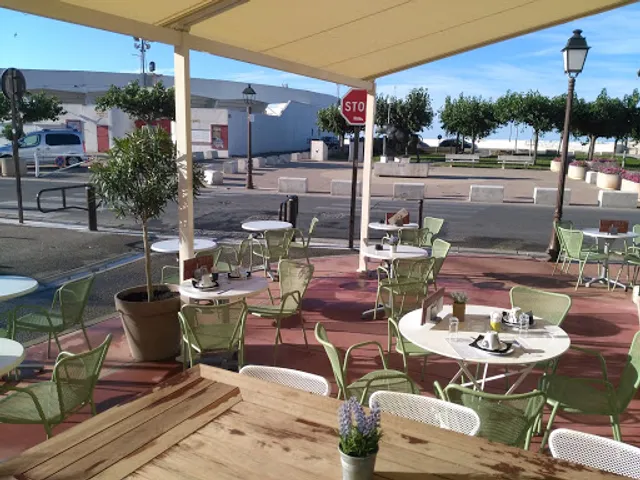 Restaurant L'Abrivado - Hôtel - Café - Appartements